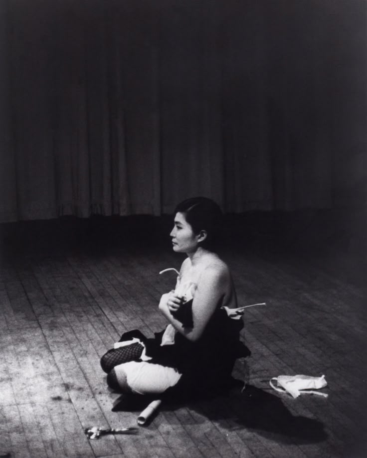 Cut Piece by Yoko Ono | Women'n Art